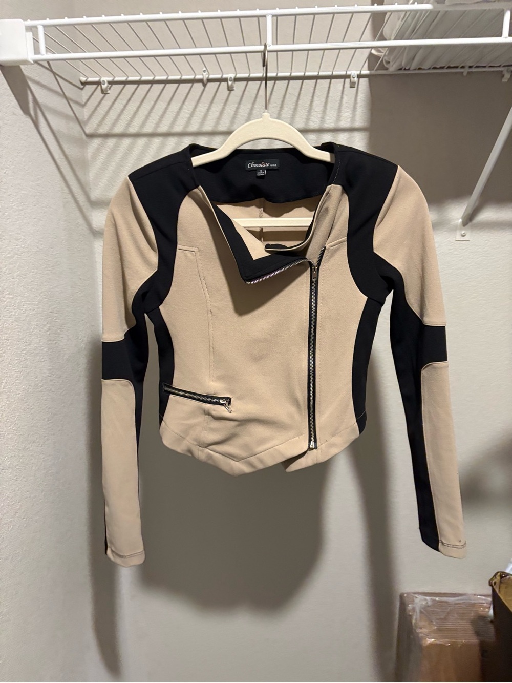 Cropped asymmetrical Beige and Black Colorblock Utility Jacket size s